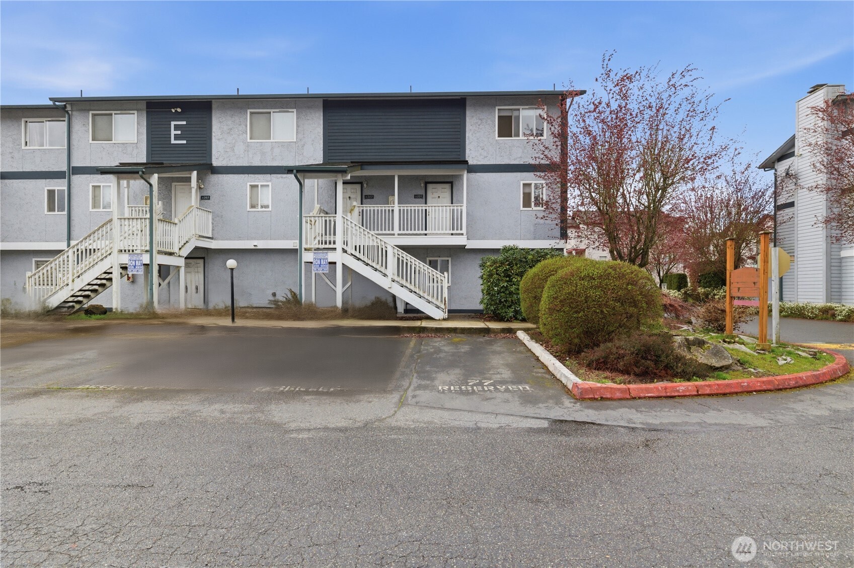 8823 Holly Drive #E201, Everett, WA 98208