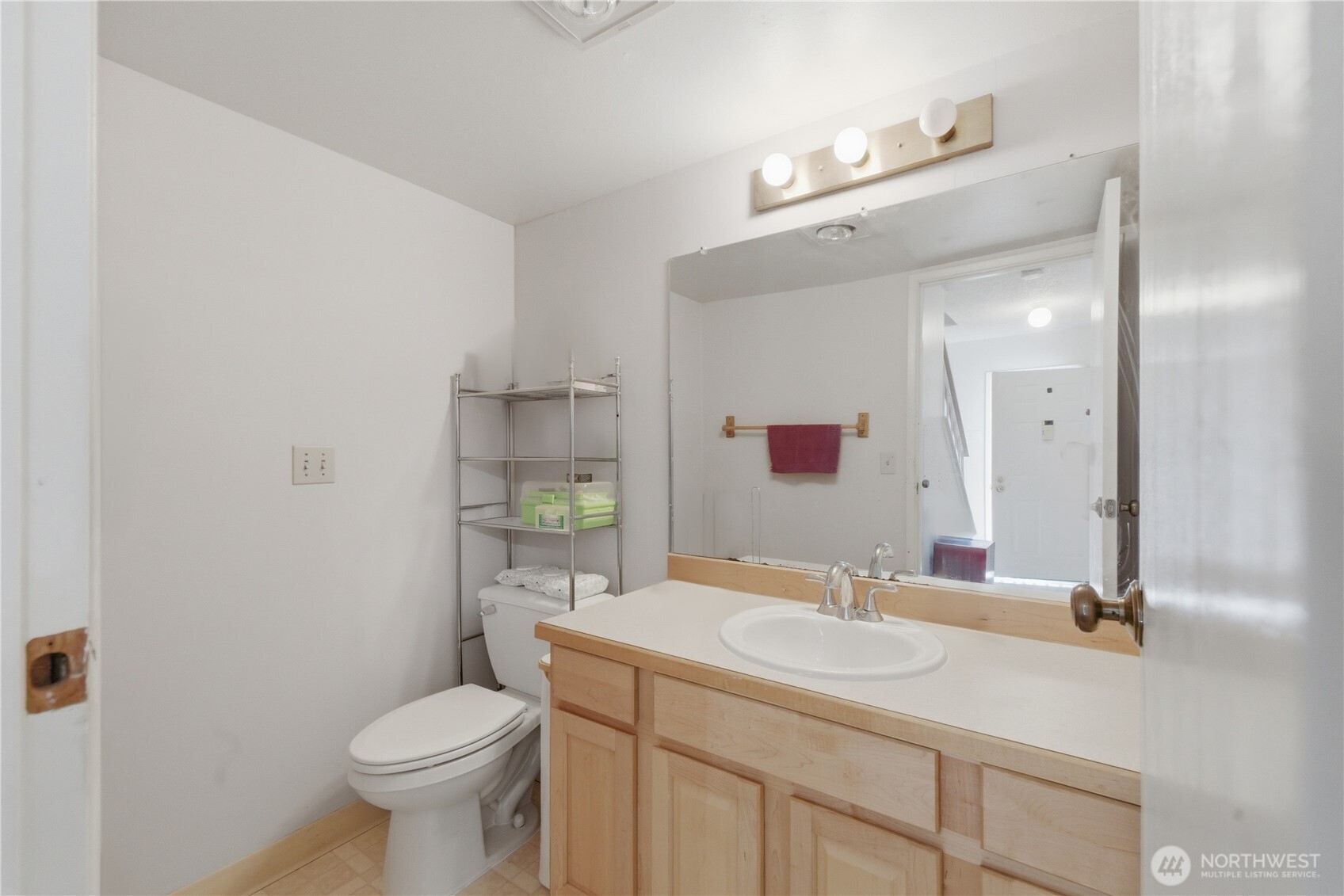 8823 Holly Drive #E201, Everett, WA 98208