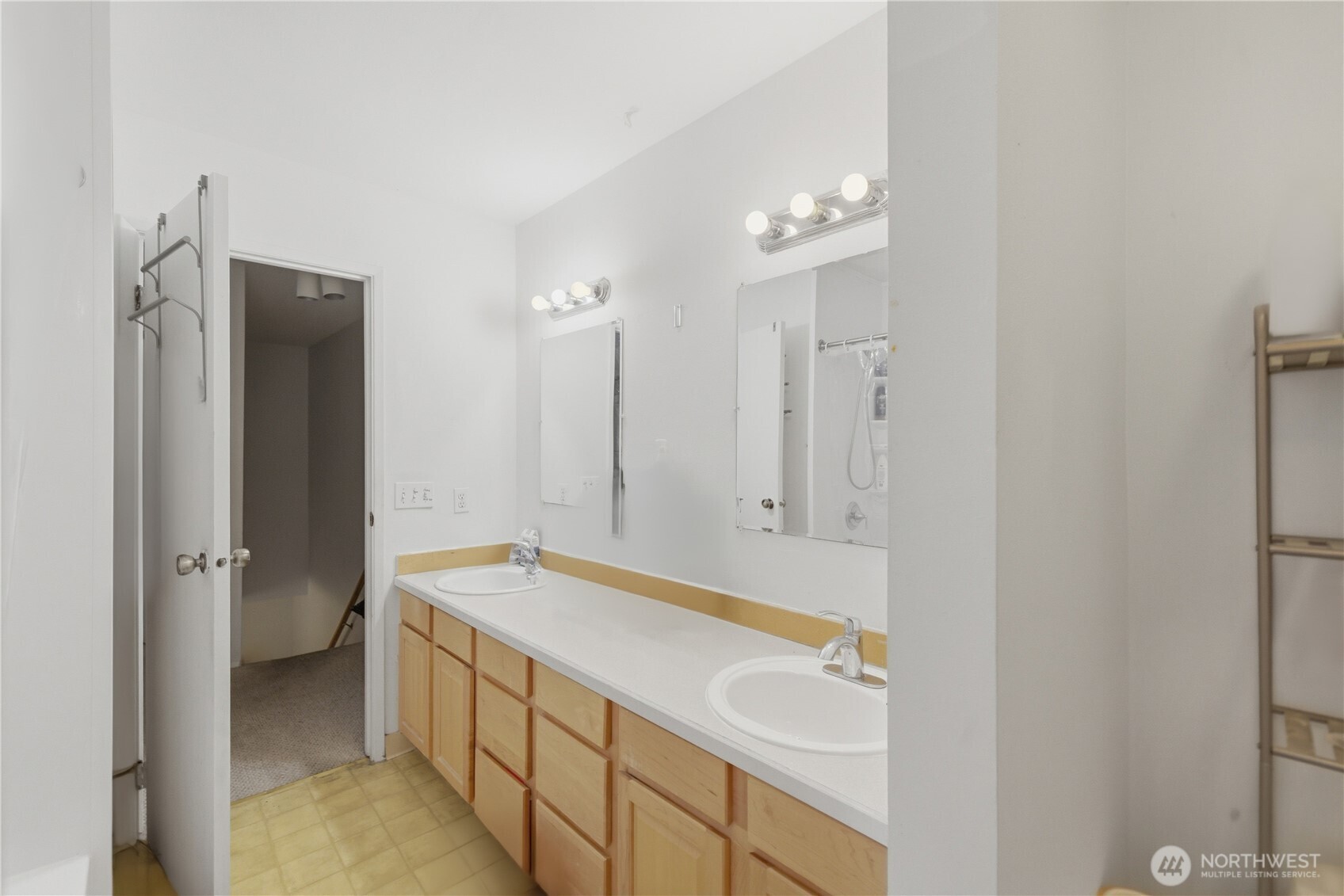 8823 Holly Drive #E201, Everett, WA 98208