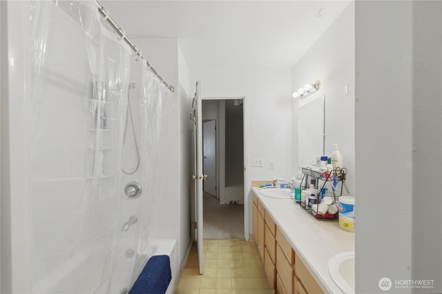 8823 Holly Drive #E201, Everett, WA 98208