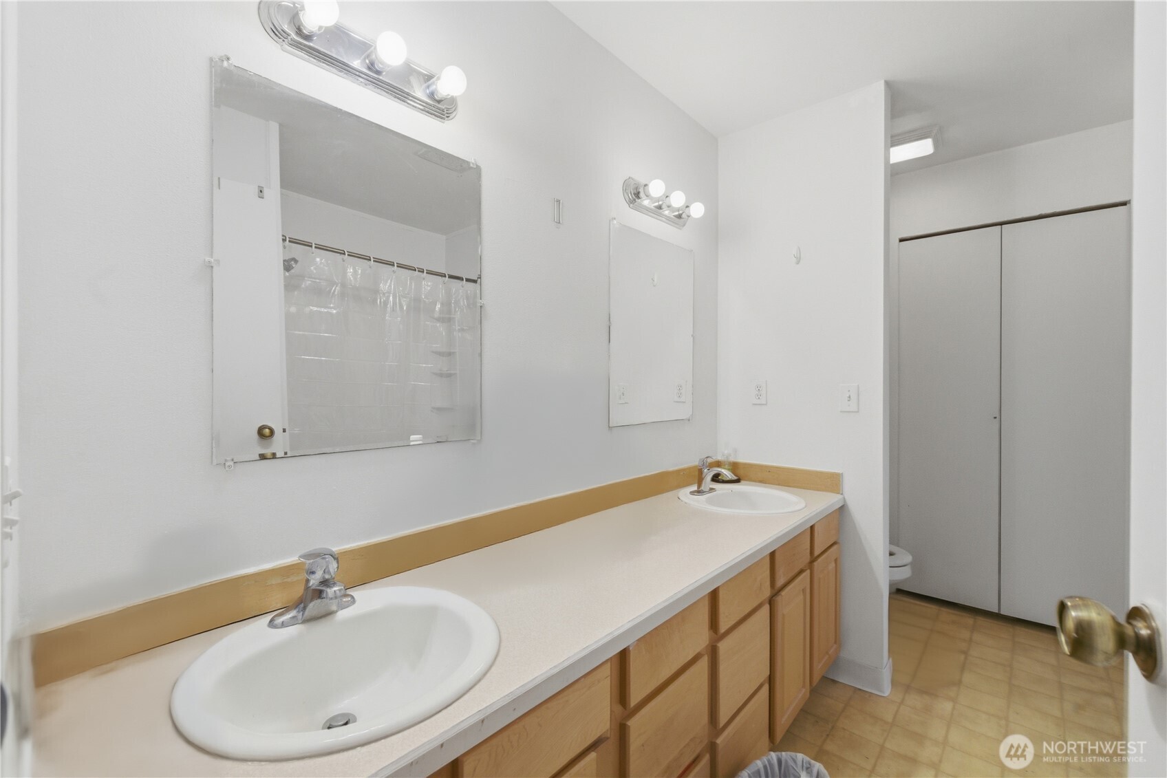 8823 Holly Drive #E201, Everett, WA 98208