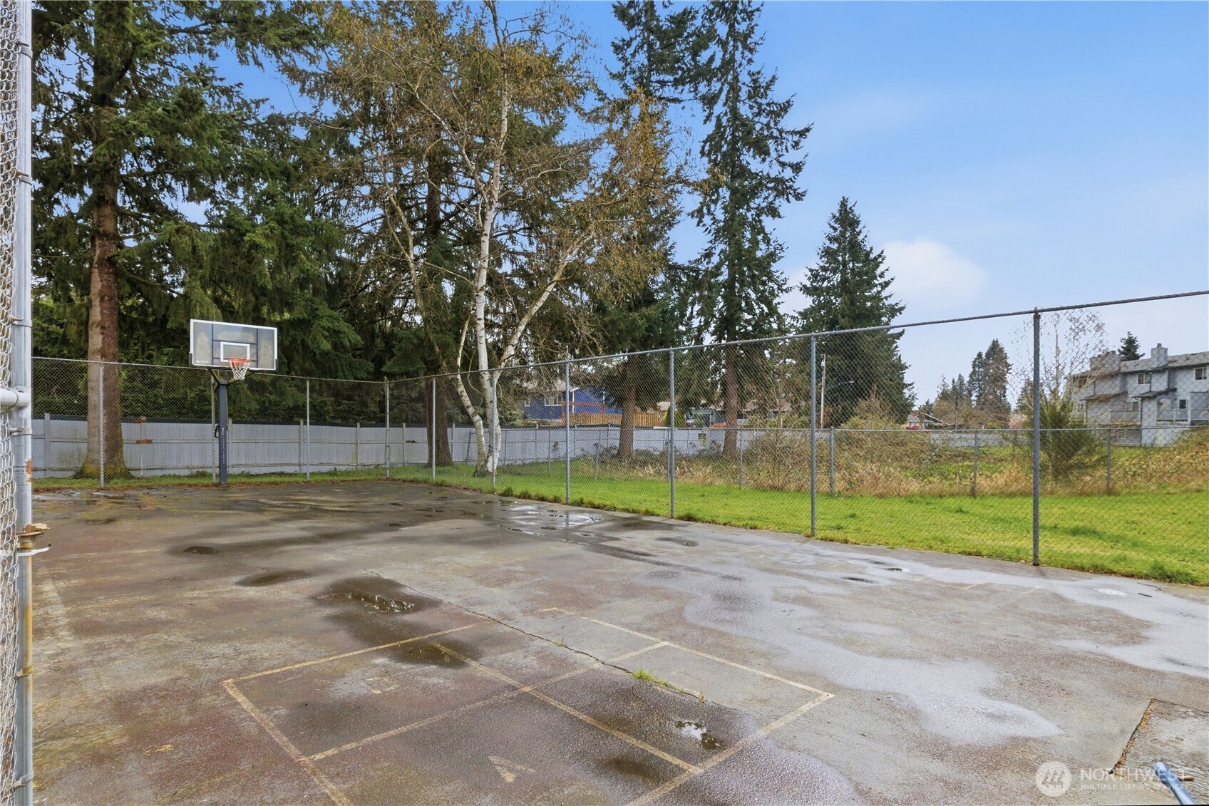 8823 Holly Drive #E201, Everett, WA 98208