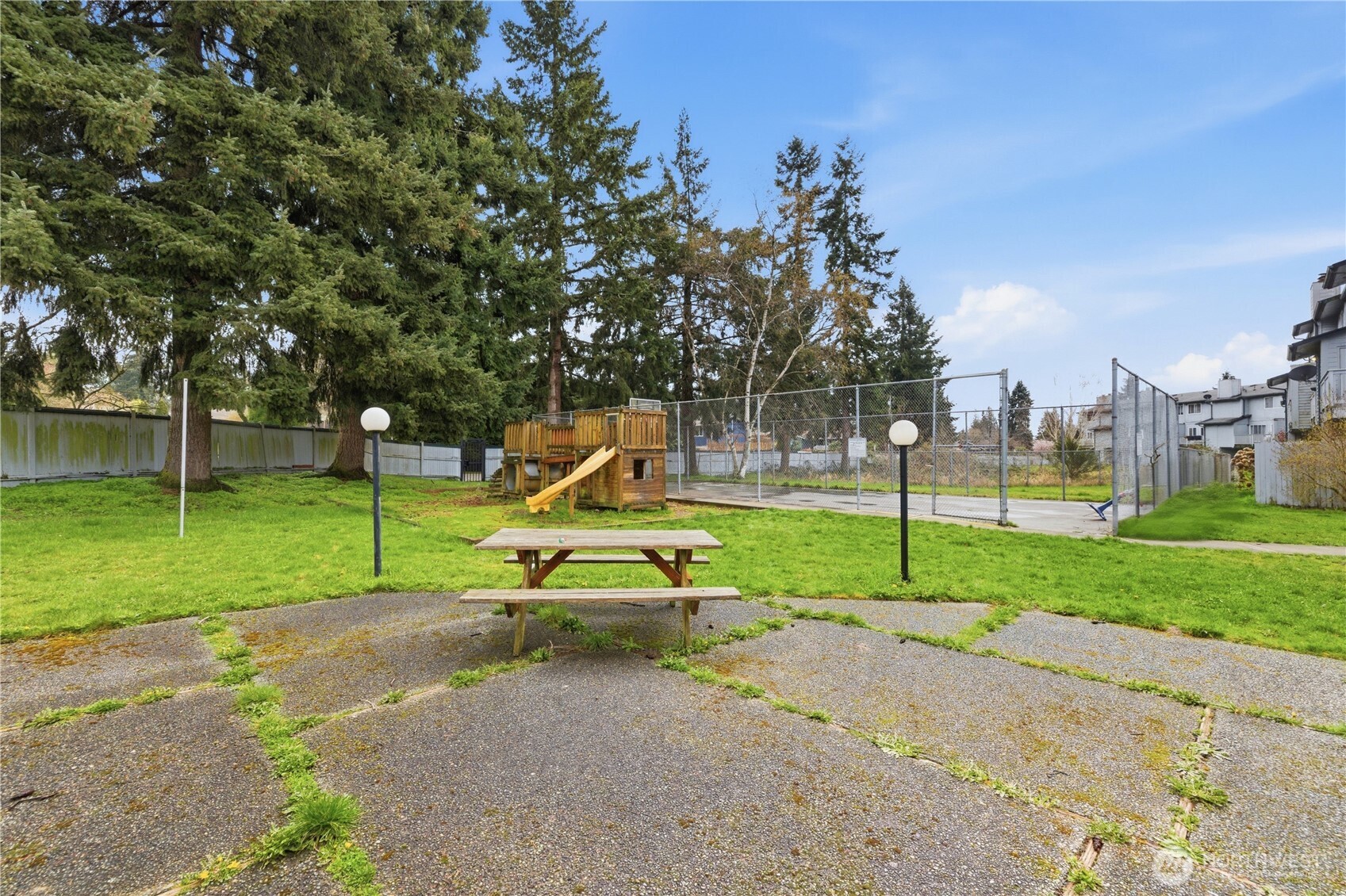 8823 Holly Drive #E201, Everett, WA 98208
