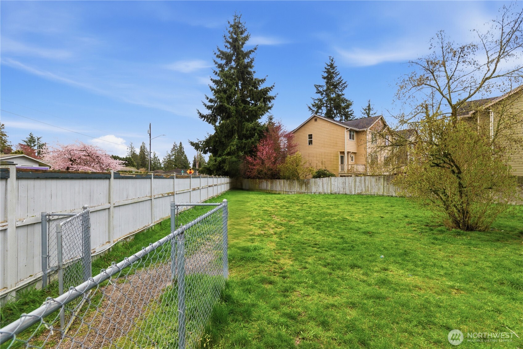 8823 Holly Drive #E201, Everett, WA 98208