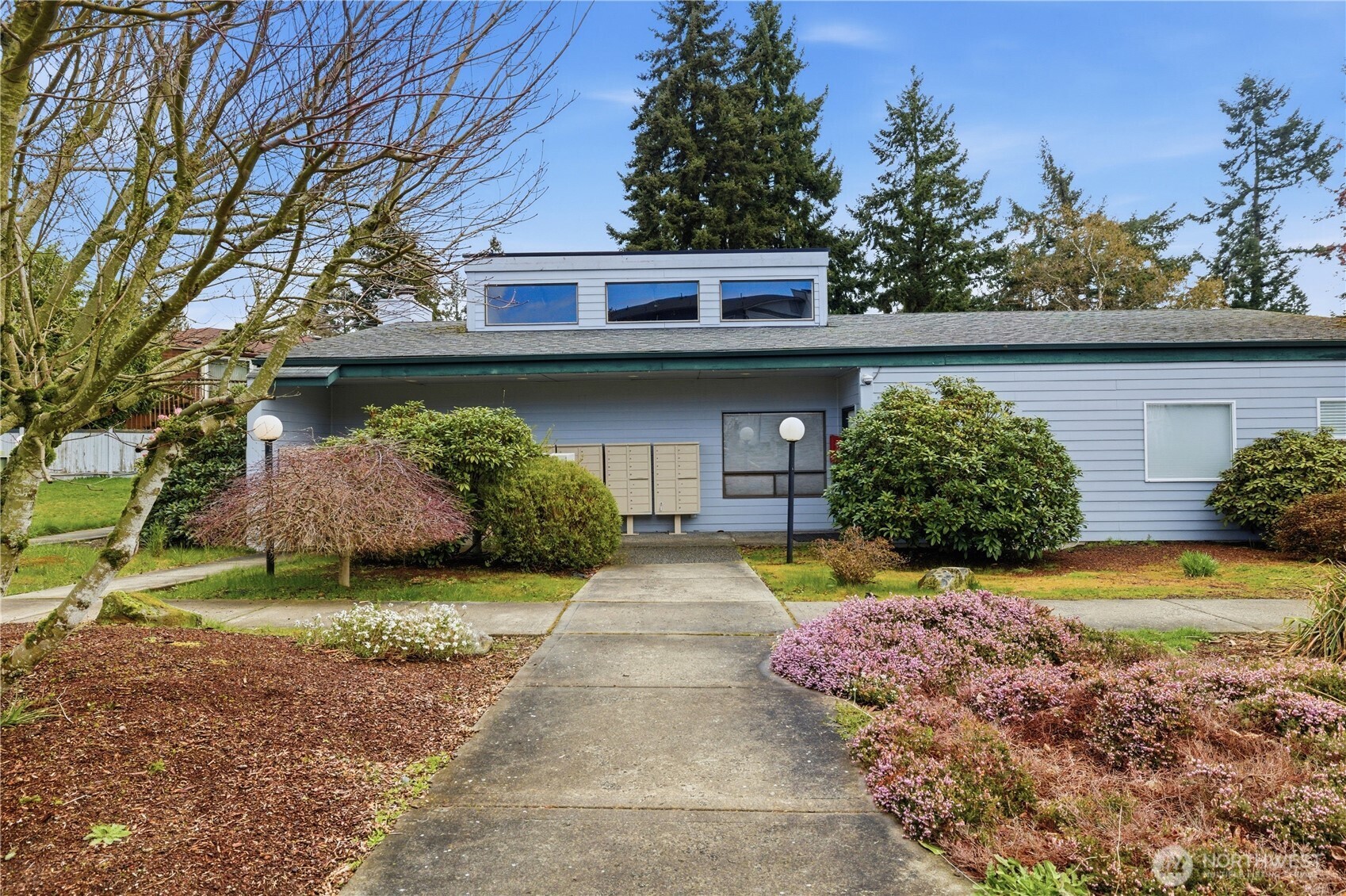 8823 Holly Drive #E201, Everett, WA 98208