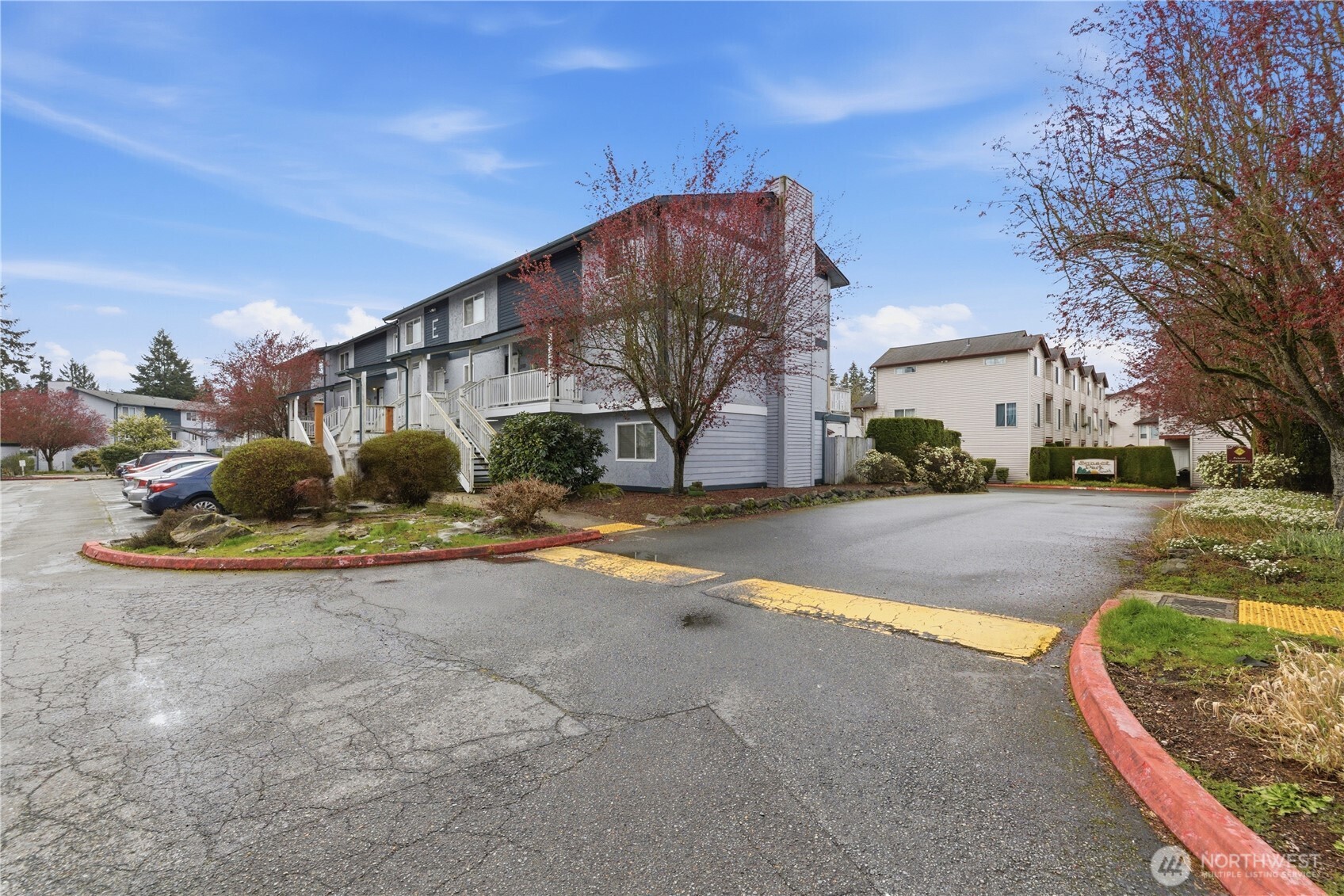 8823 Holly Drive #E201, Everett, WA 98208