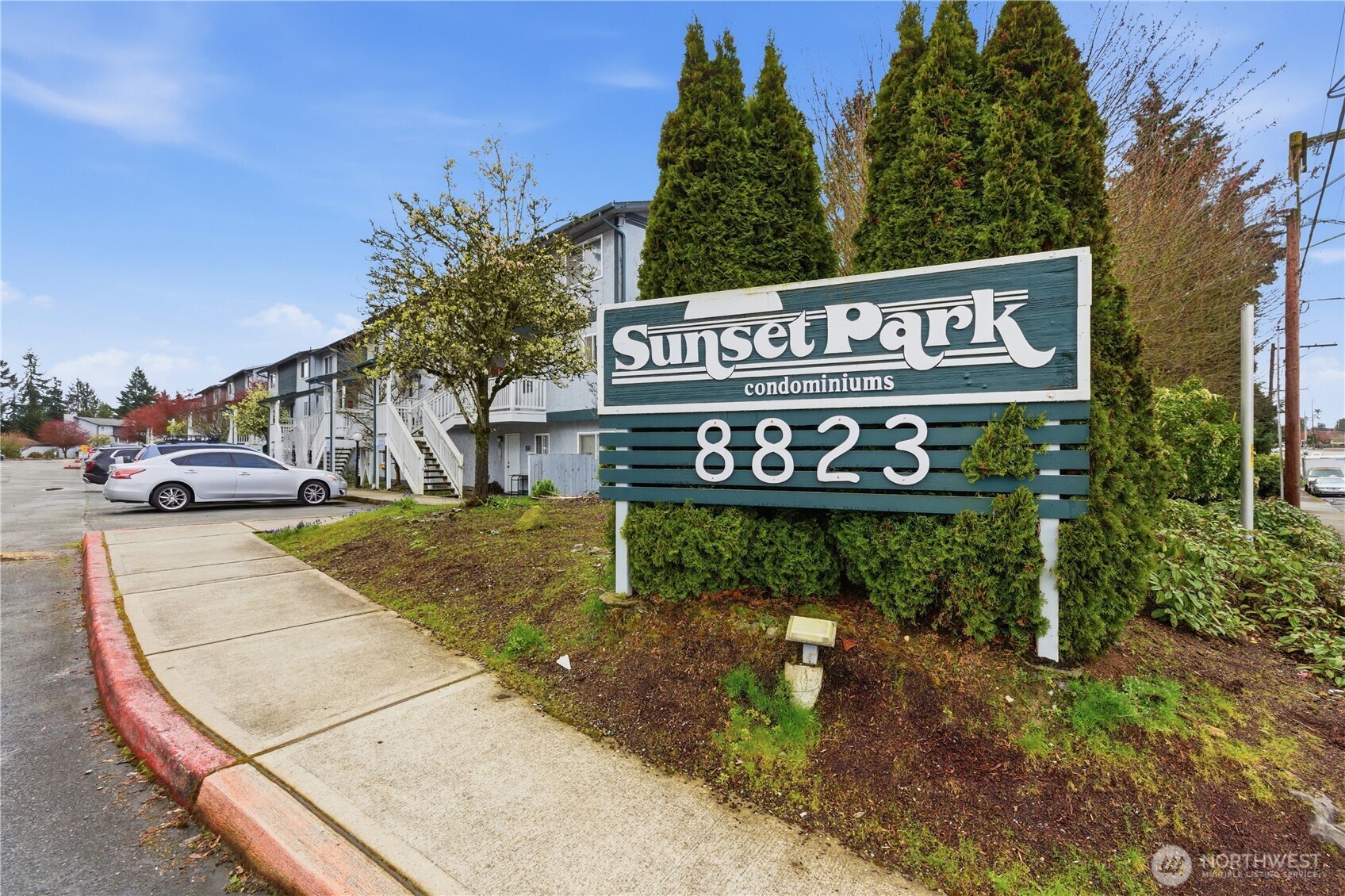 8823 Holly Drive #E201, Everett, WA 98208