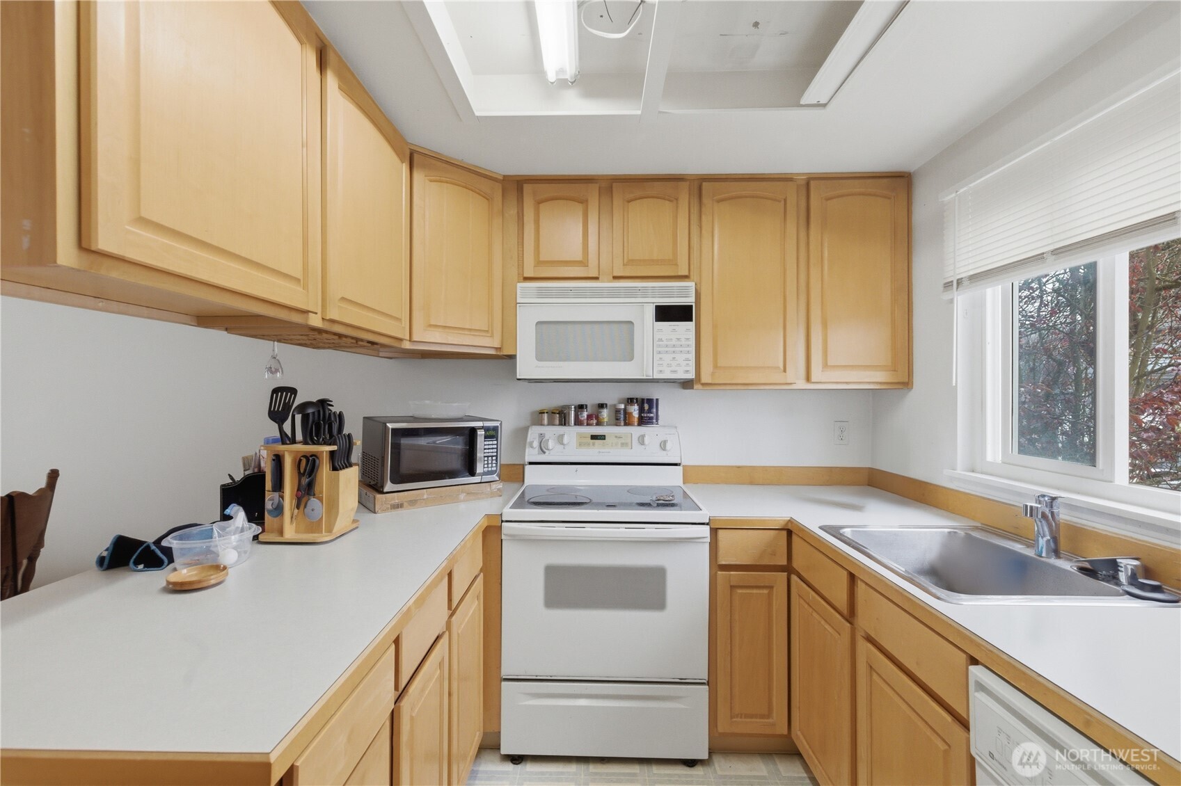 8823 Holly Drive #E201, Everett, WA 98208