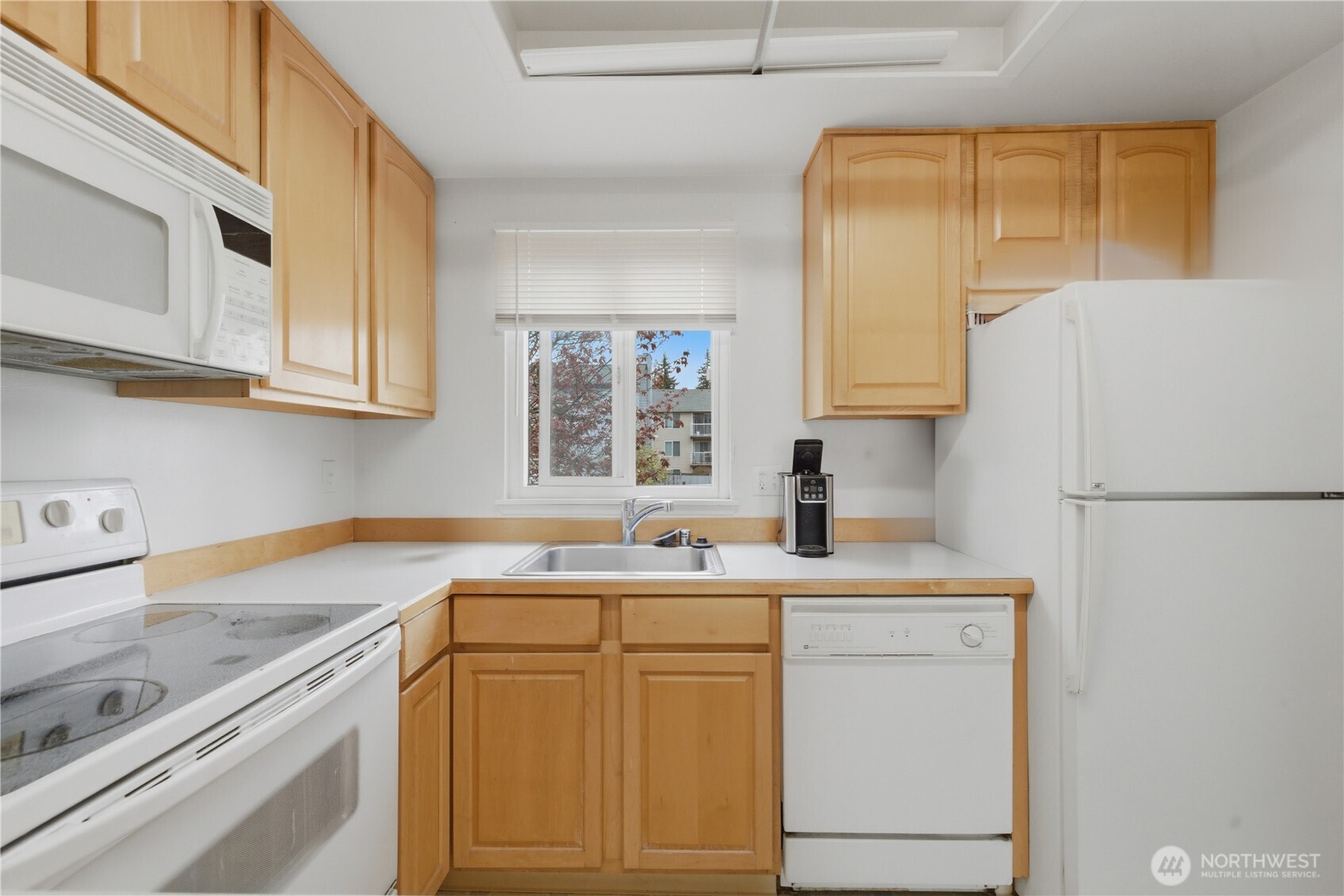 8823 Holly Drive #E201, Everett, WA 98208