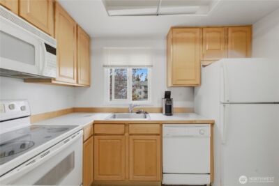 8823 Holly Drive #E201, Everett, WA 98208 - Photo 5