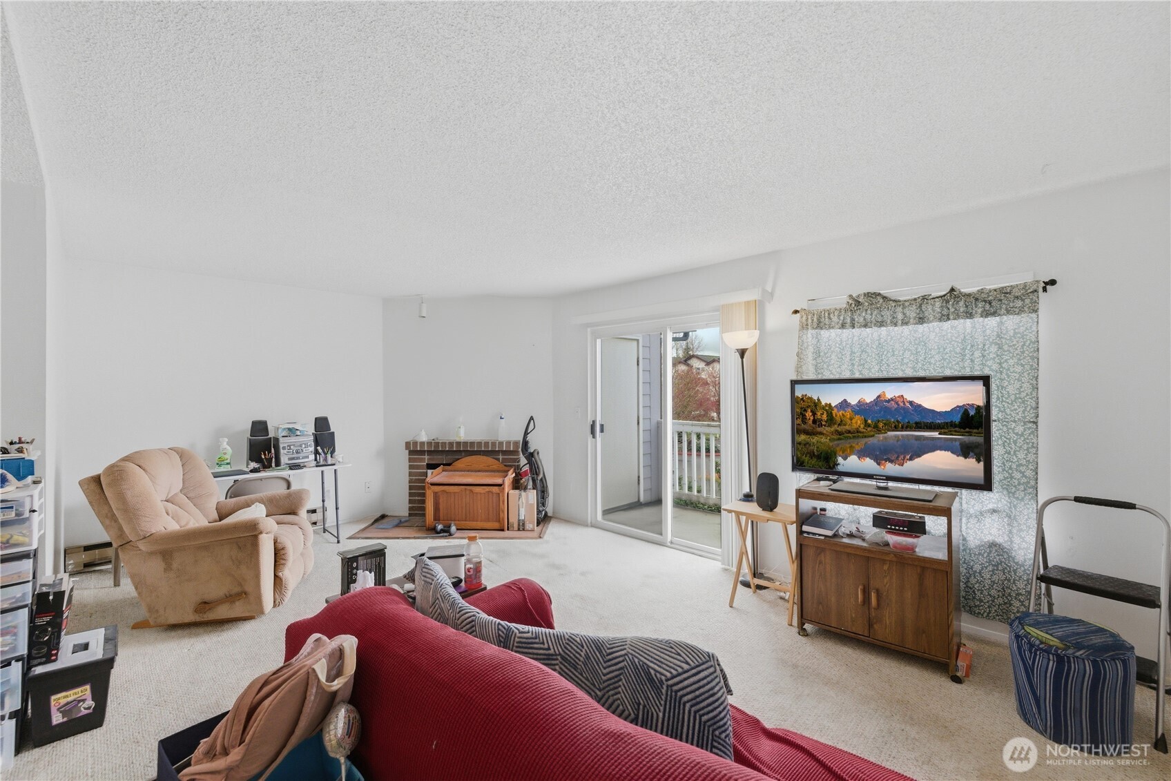 8823 Holly Drive #E201, Everett, WA 98208