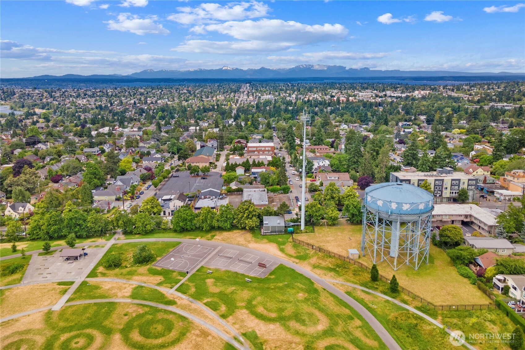 8521 Roosevelt Way NE, Seattle, WA 98115