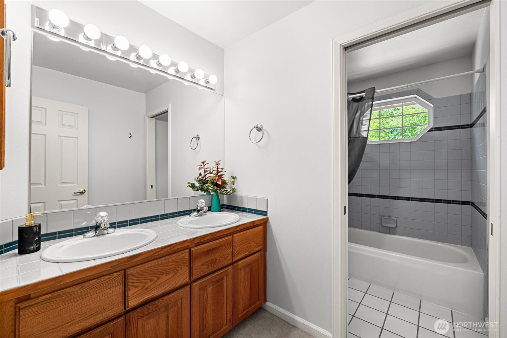 19710 222nd Avenue NE, Woodinville, WA 98077