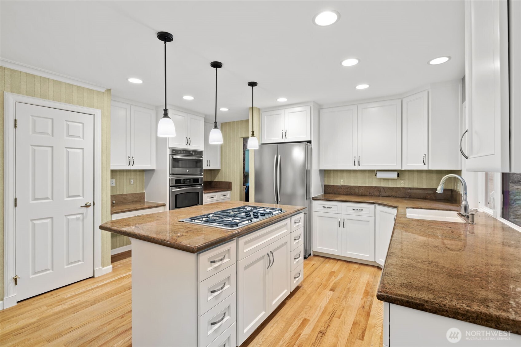 19710 222nd Avenue NE, Woodinville, WA 98077