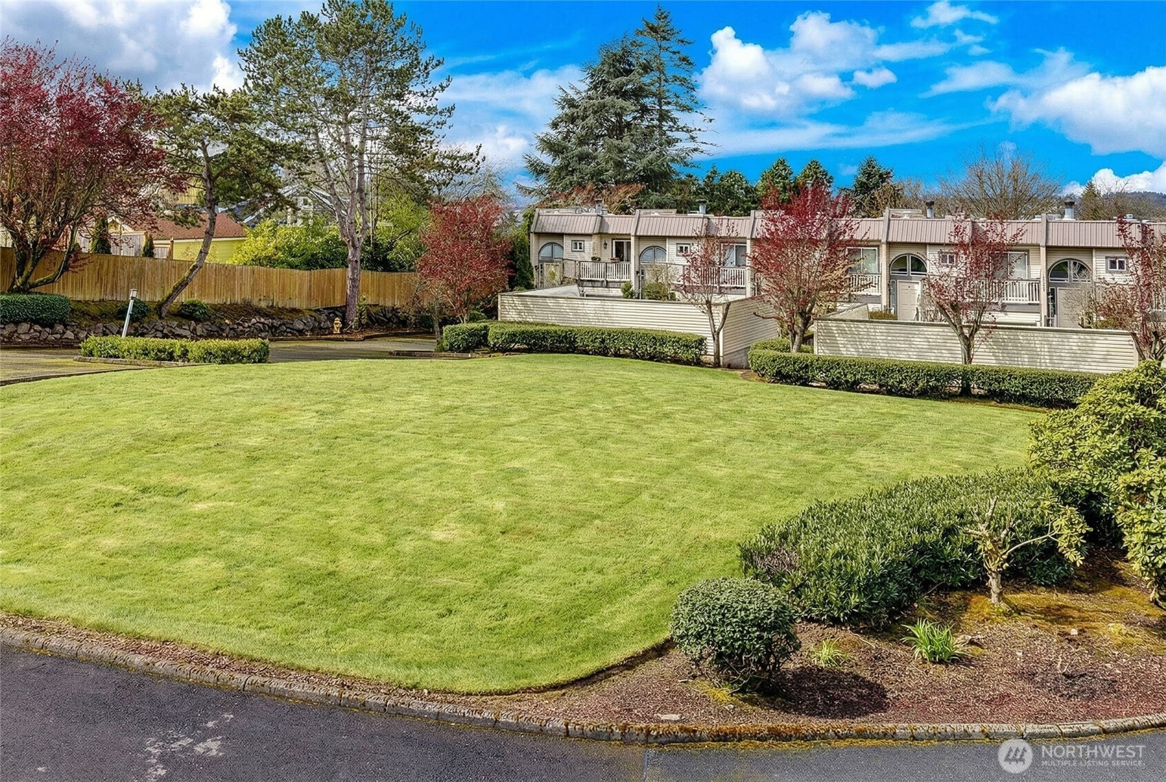 6527 106th Avenue NE #10, Kirkland, WA 98033