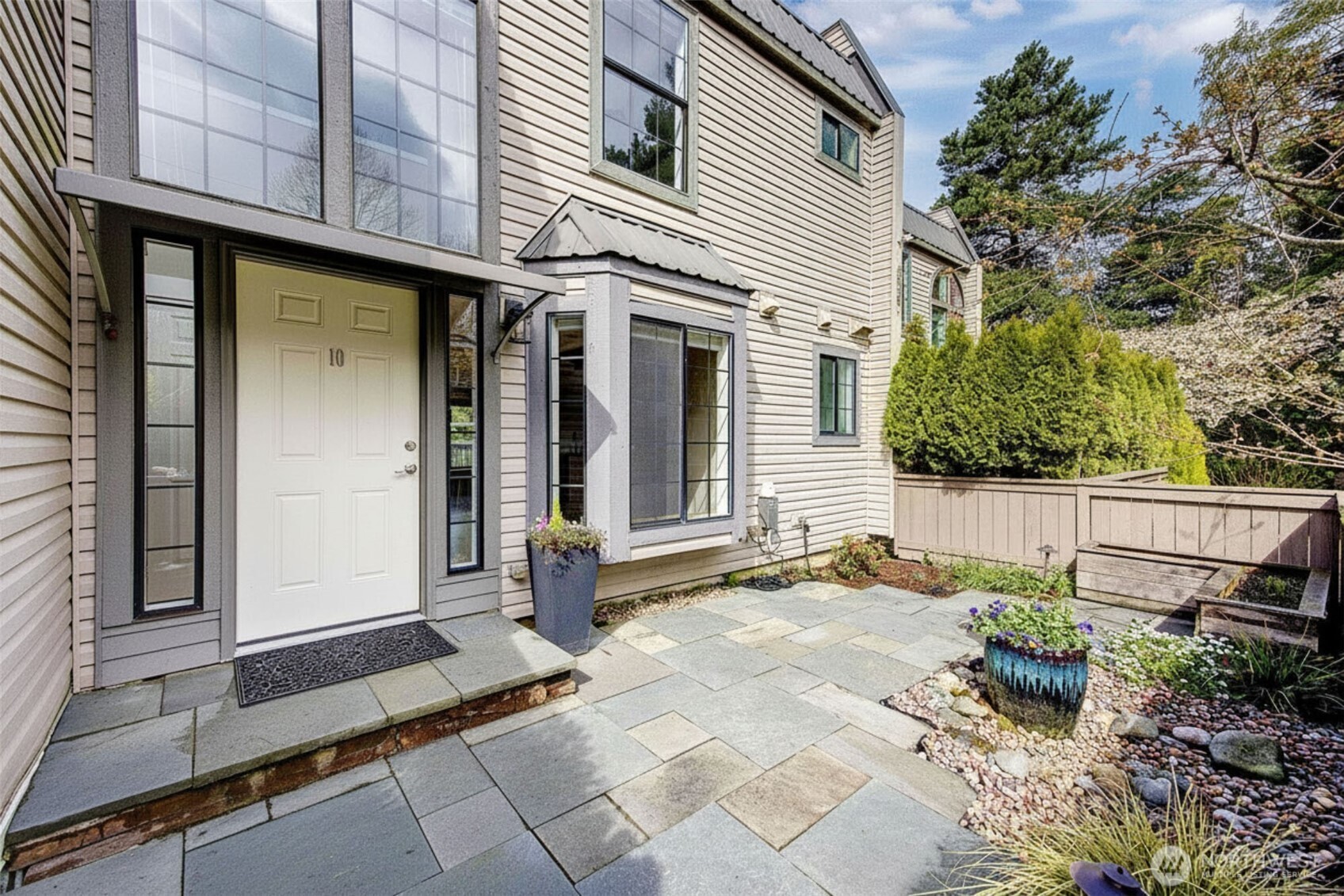 6527 106th Avenue NE #10, Kirkland, WA 98033