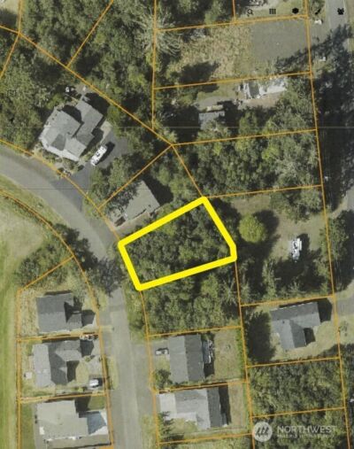 572 Puffin Avenue NE, Ocean Shores, WA 98569 - Photo 8