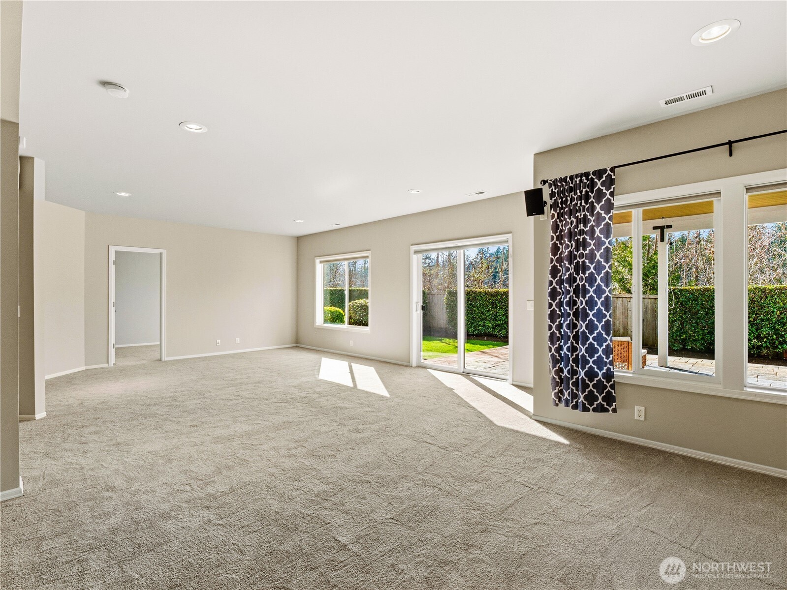 23919 SE 8th Place , Sammamish, WA 98075