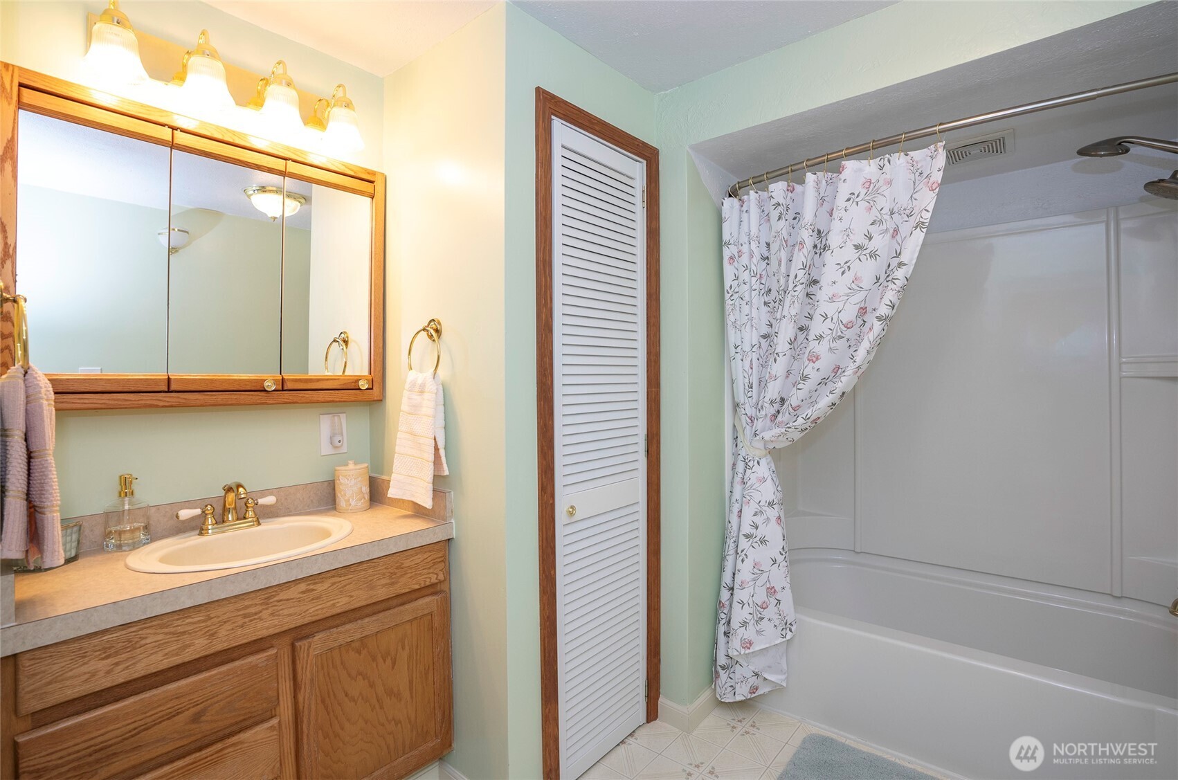 17843 NW Seabeck Holly Road , Seabeck, WA 98380