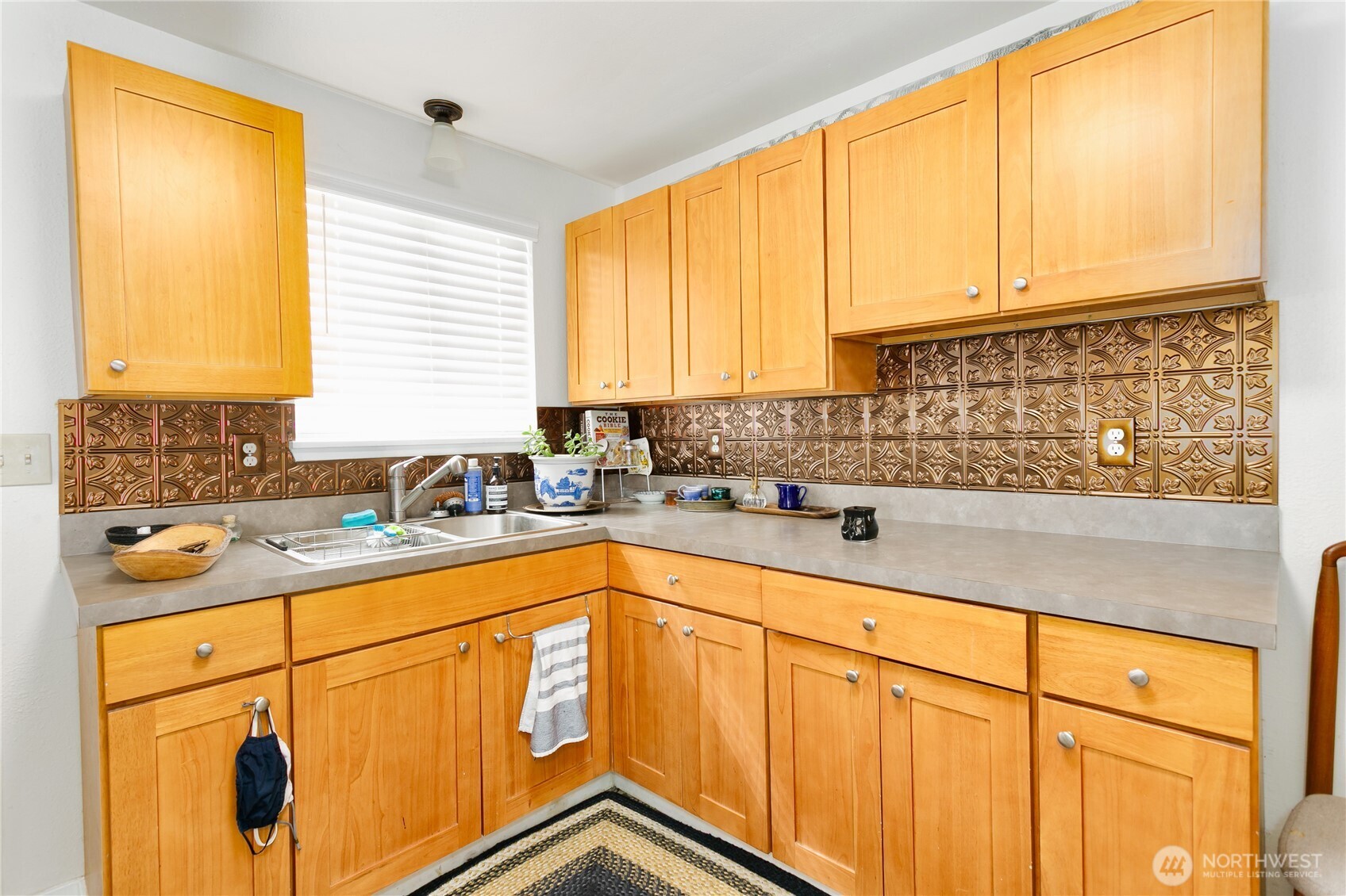 3572 -3574 E F Street , Tacoma, WA 98404