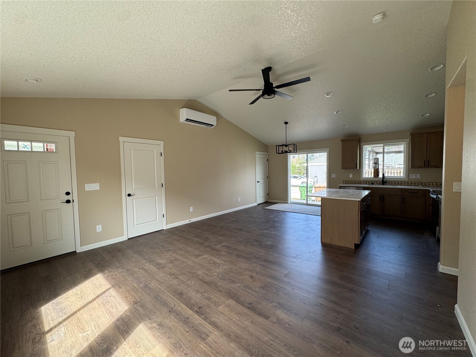 206 Douglas Street , Longview, WA 98632