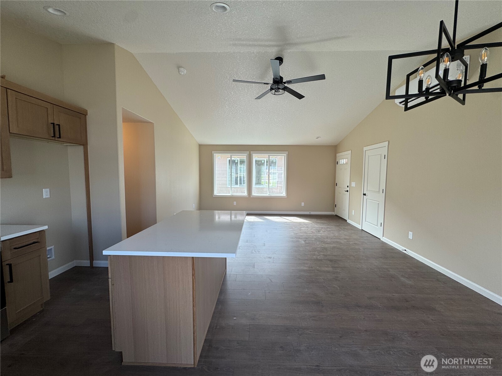 206 Douglas Street , Longview, WA 98632