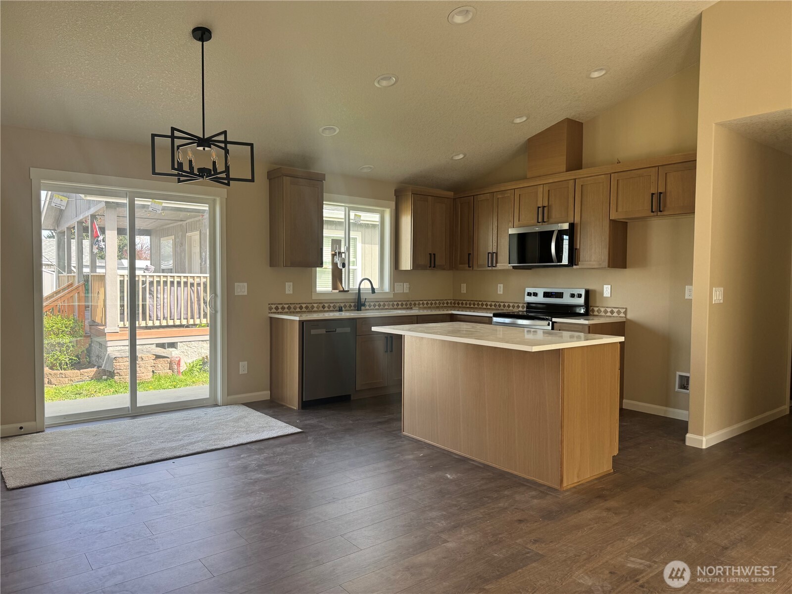 206 Douglas Street , Longview, WA 98632