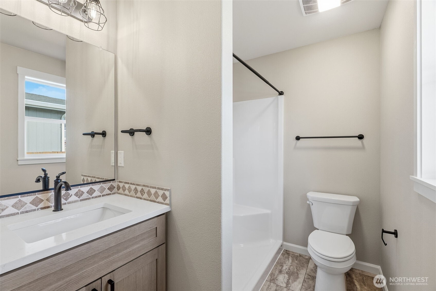 206 Douglas Street , Longview, WA 98632