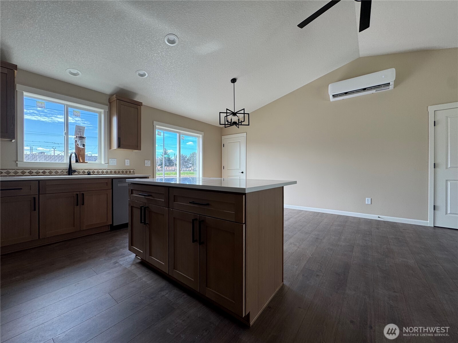 206 Douglas Street , Longview, WA 98632