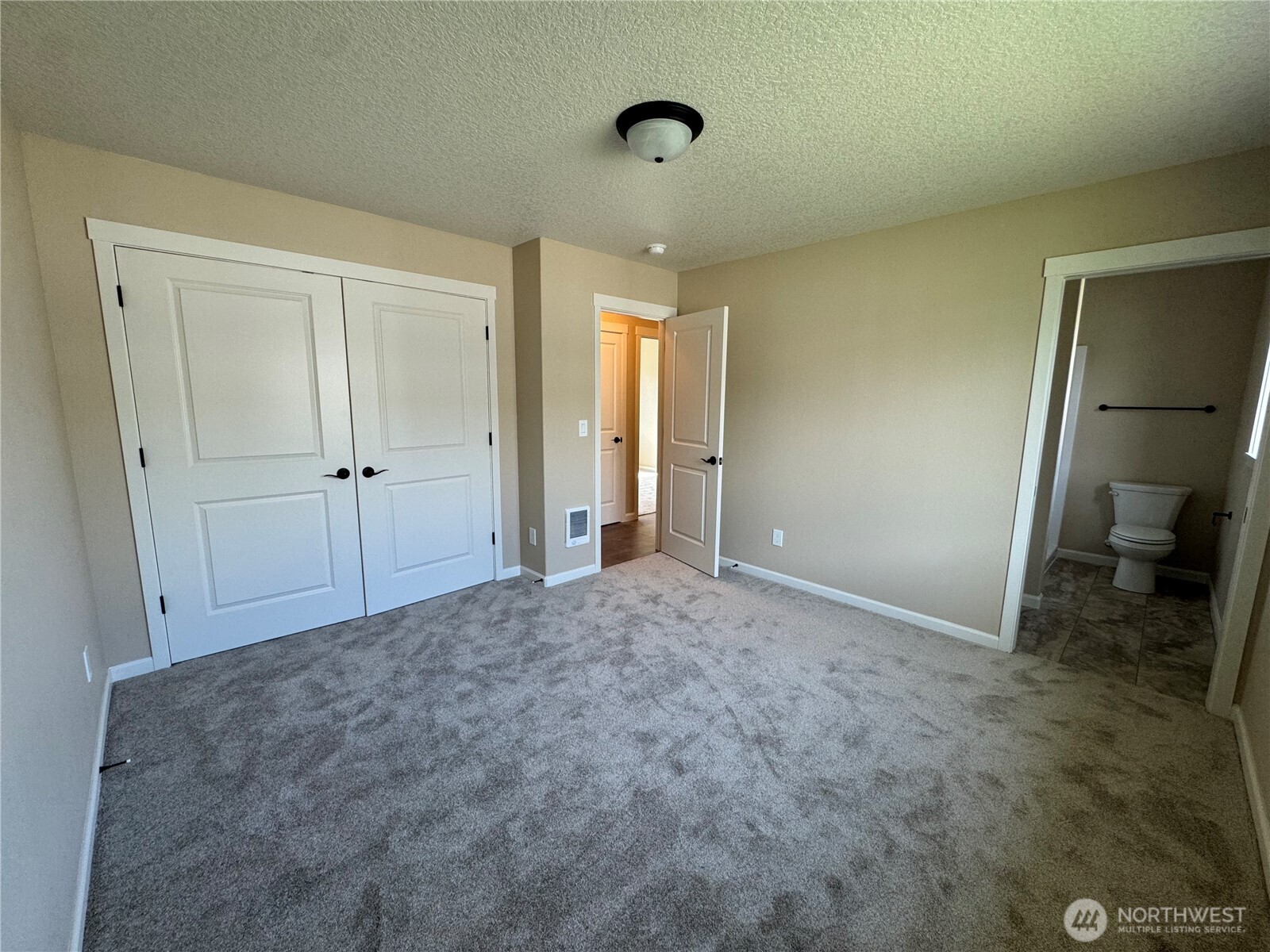 206 Douglas Street , Longview, WA 98632