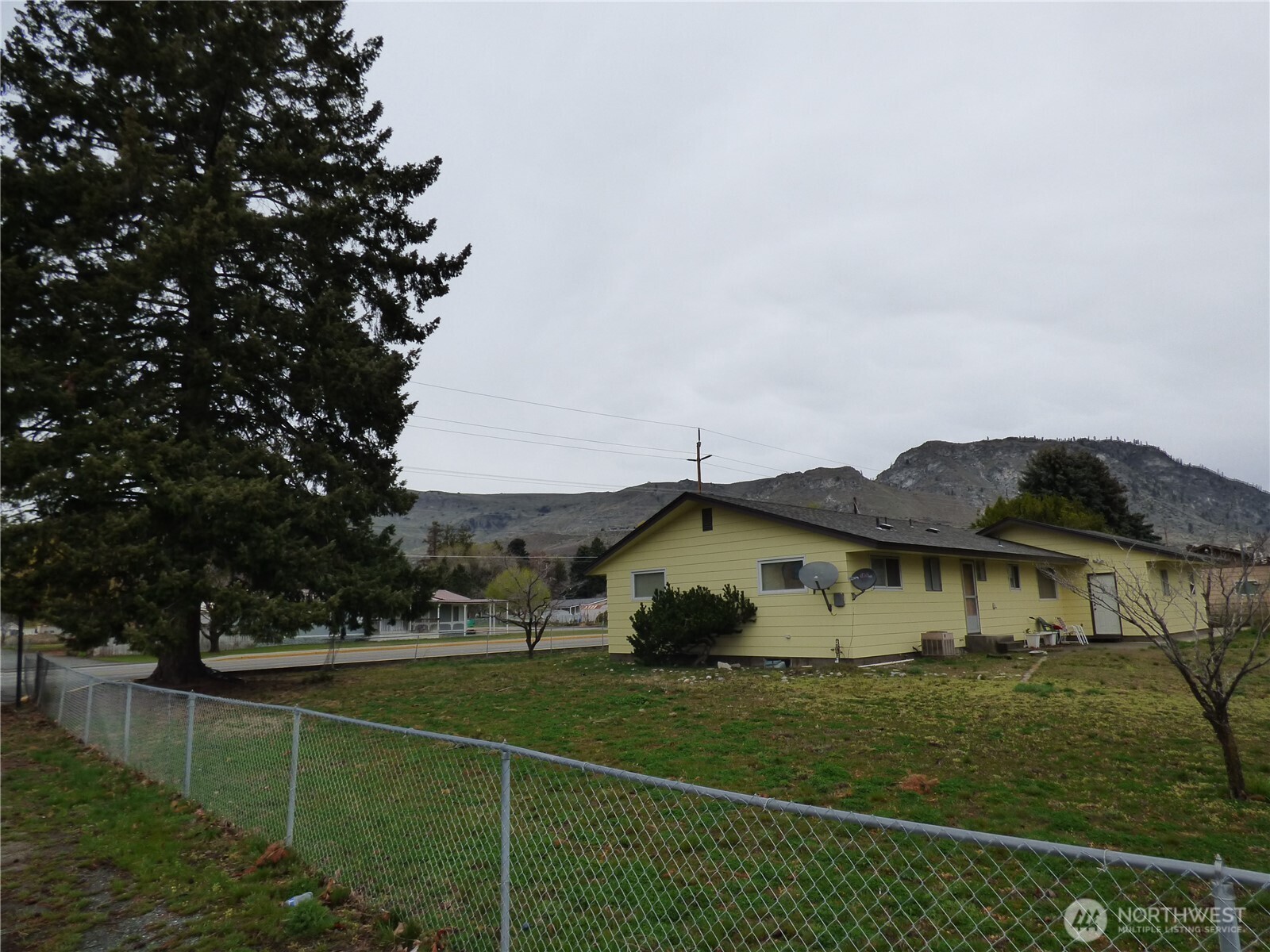 212 7th Street S, Brewster, WA 98812