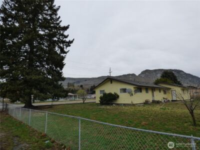 212 7th Street S, Brewster, WA 98812 - Photo 3