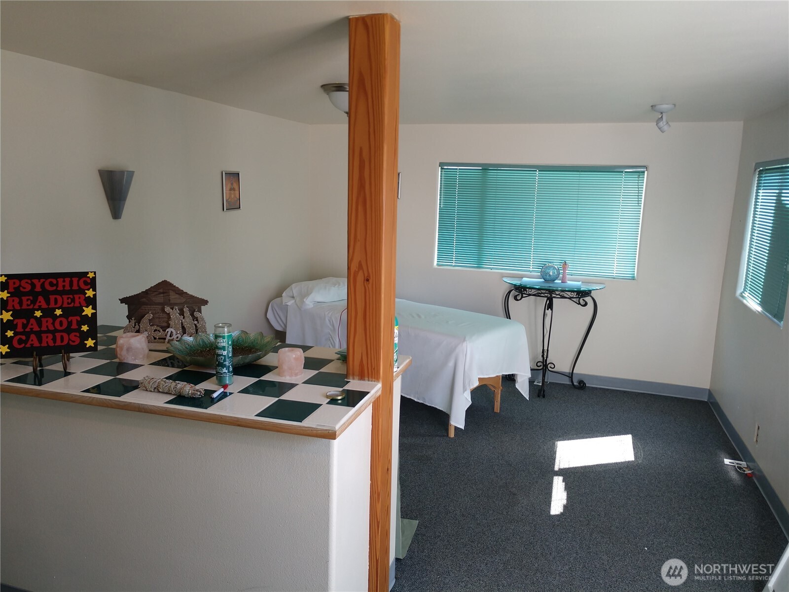 9176 State Route 525 , Clinton, WA 98236