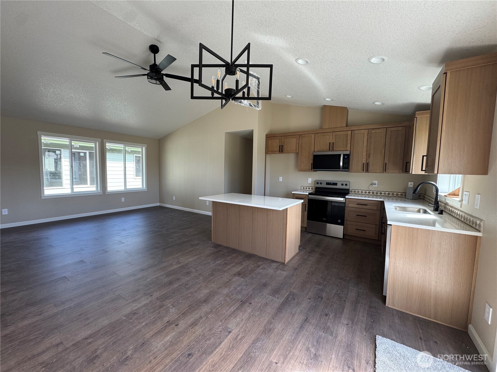 204 Douglas Street , Longview, WA 98632