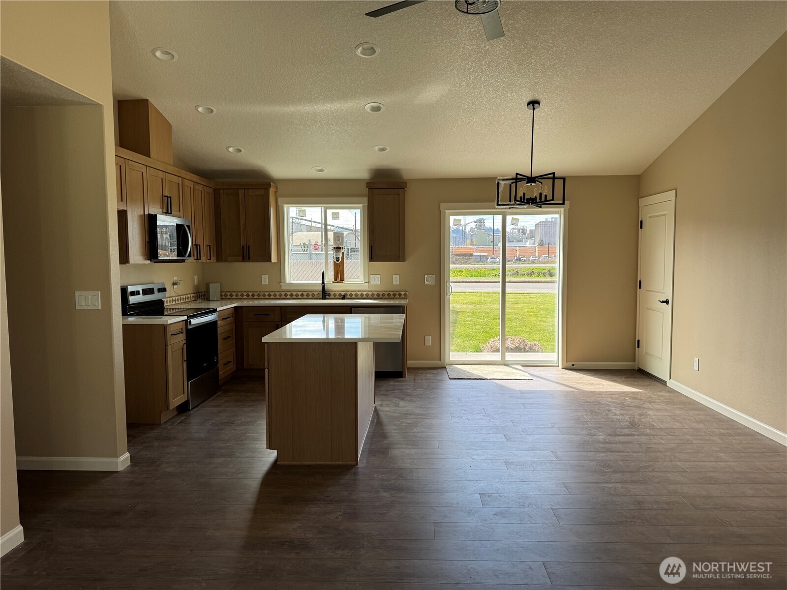 204 Douglas Street , Longview, WA 98632