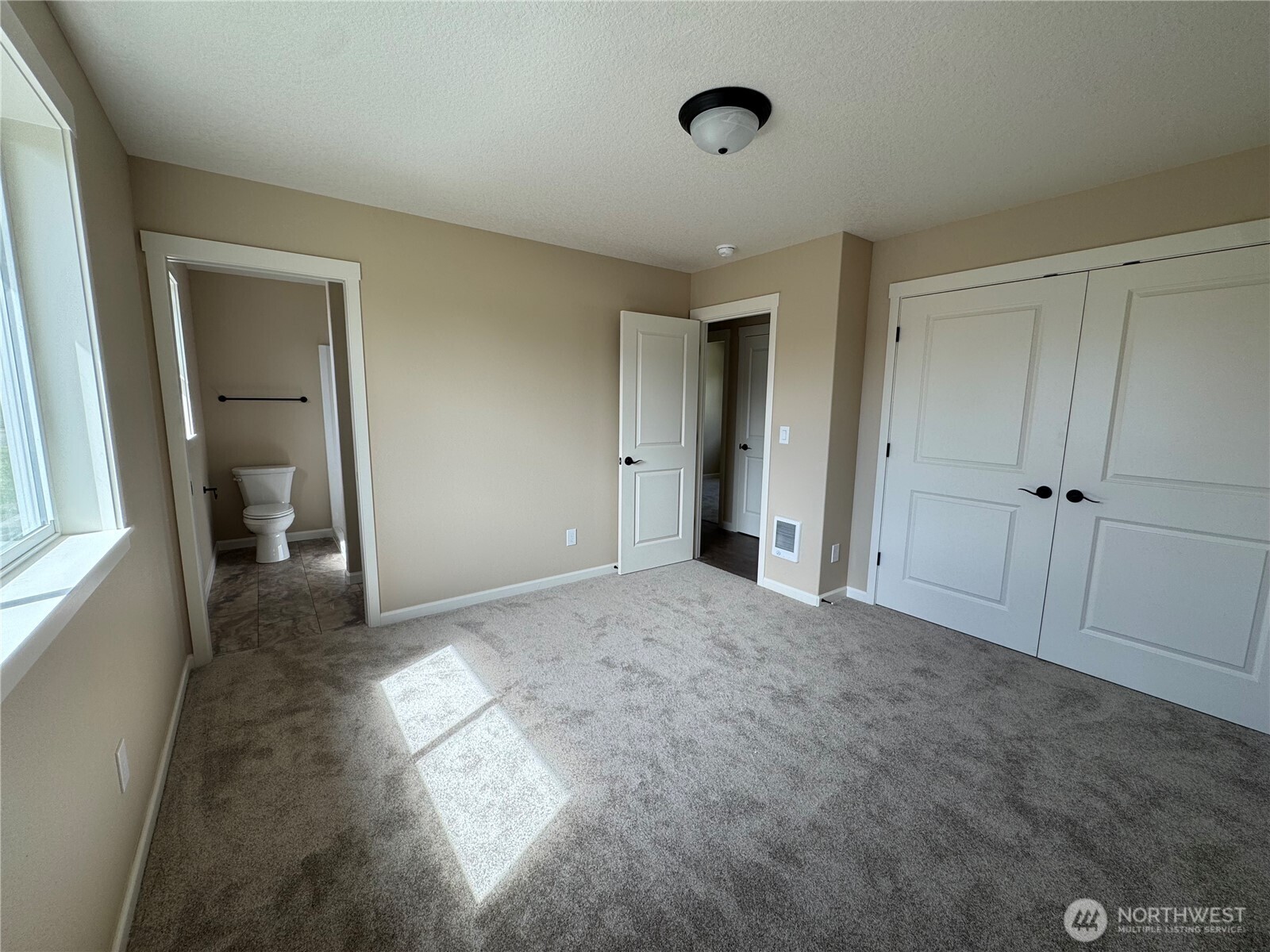 204 Douglas Street , Longview, WA 98632