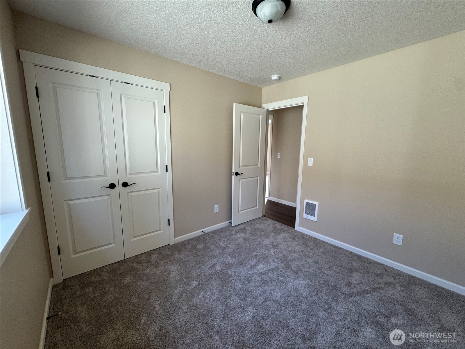 204 Douglas Street , Longview, WA 98632