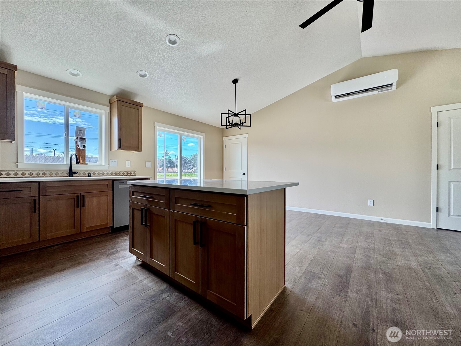 204 Douglas Street , Longview, WA 98632