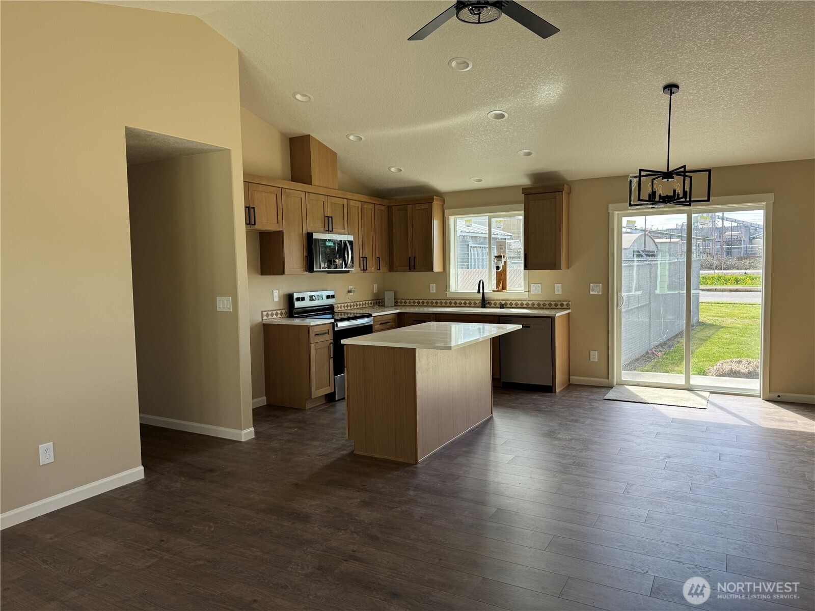 204 Douglas Street , Longview, WA 98632