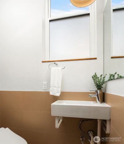 114 N 39th Street , Seattle, WA 98103 - Photo 9