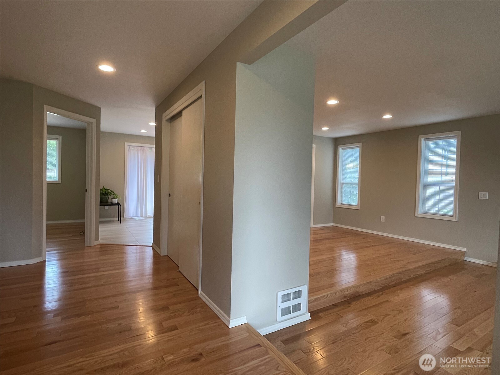 1988 Cascade View Drive , Camano Island, WA 98282