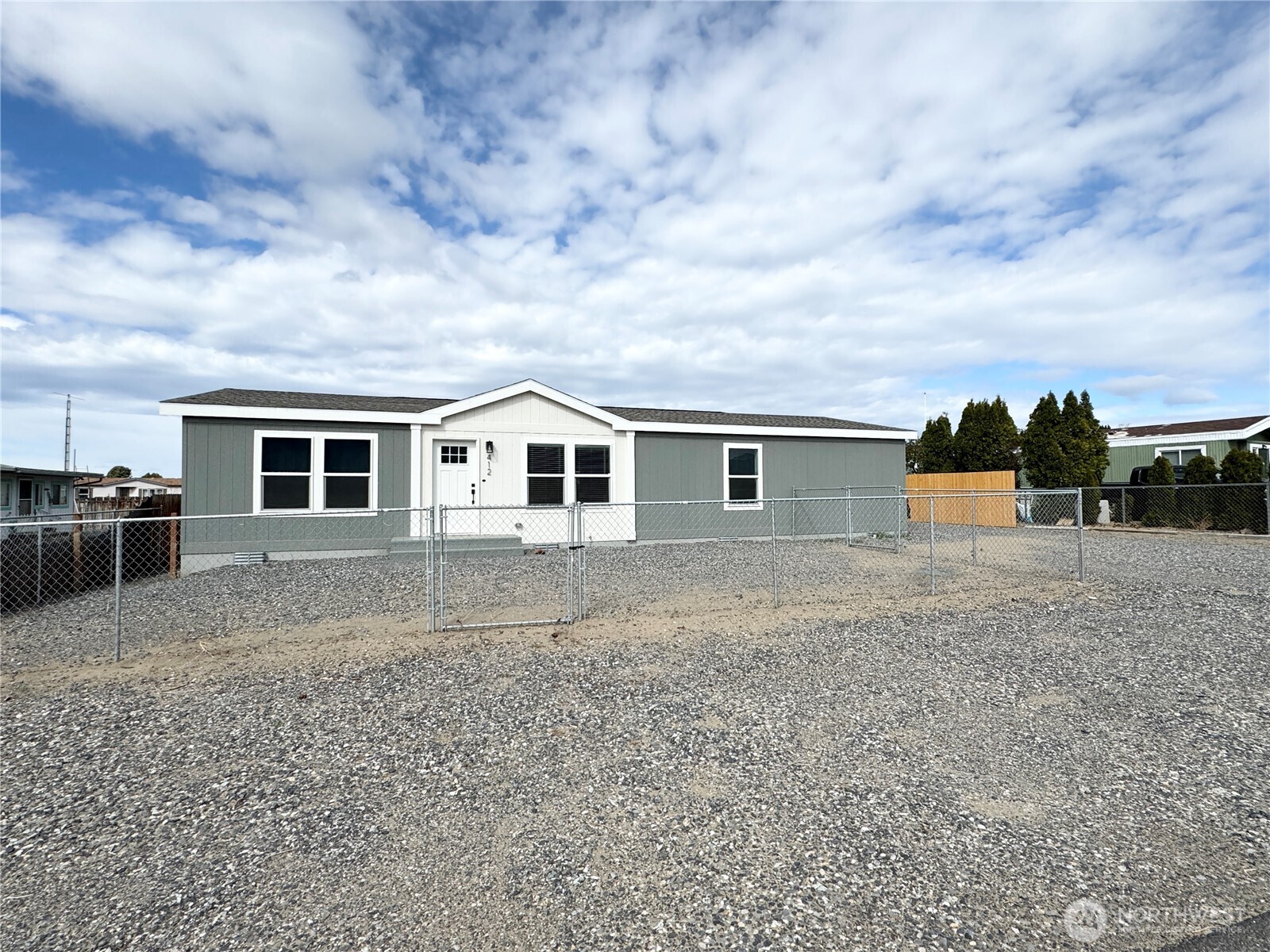 412 SW Thunderbird Way , Mattawa, WA 99349