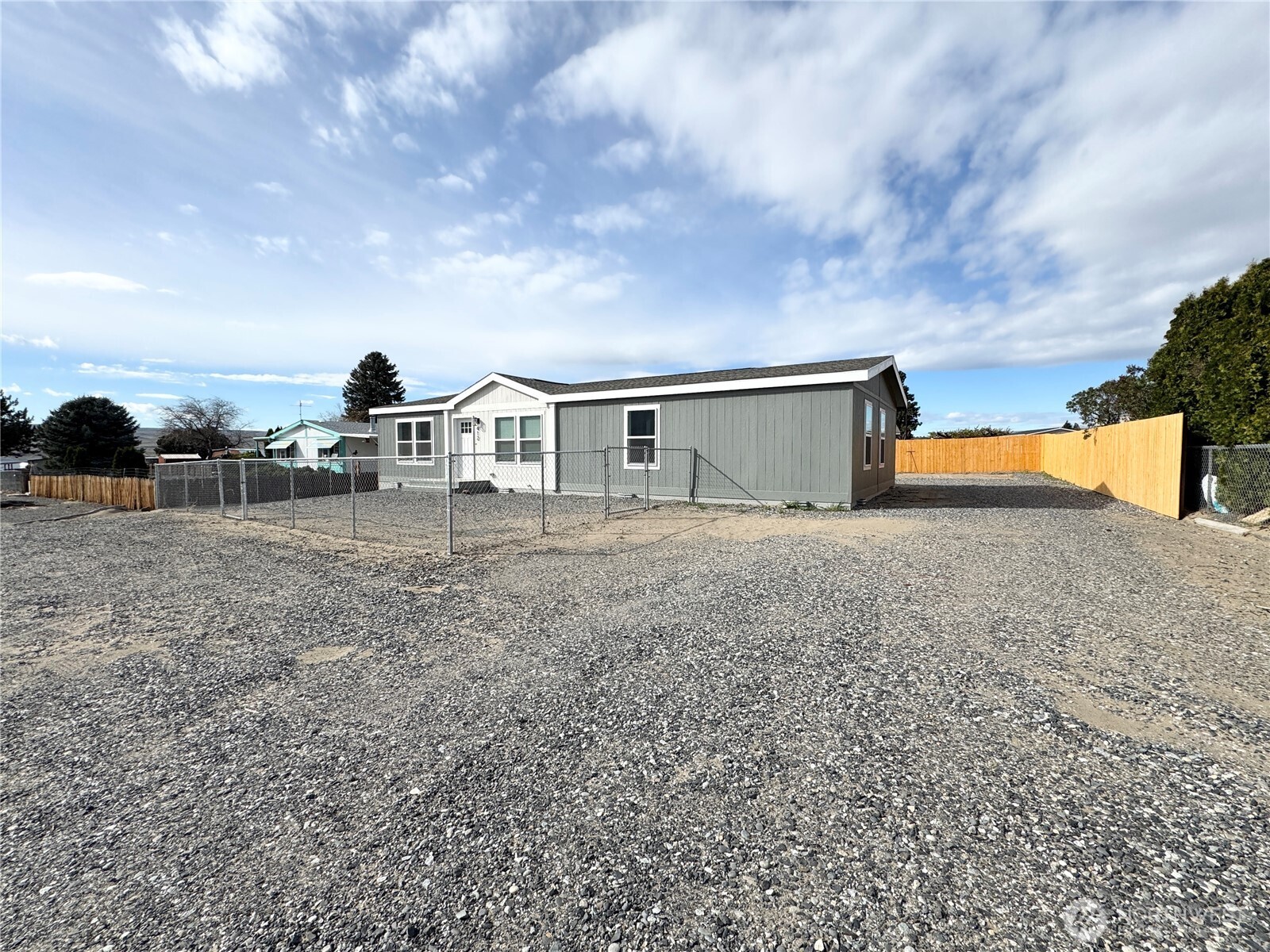 412 SW Thunderbird Way , Mattawa, WA 99349