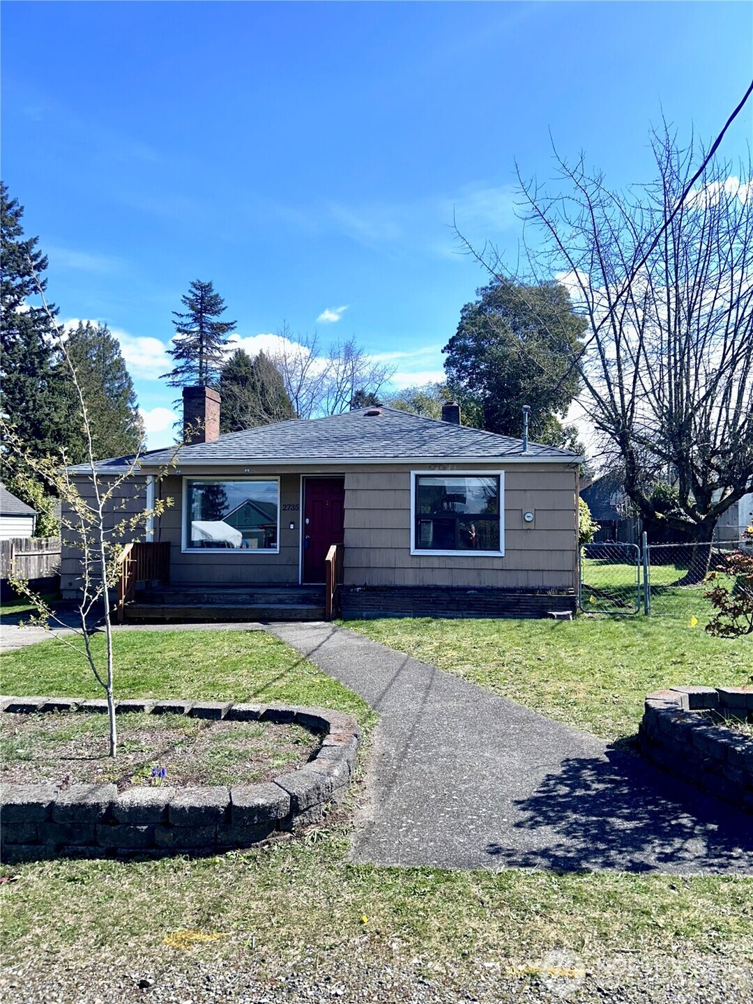 2735 Locust Avenue W, University Place, WA 98466