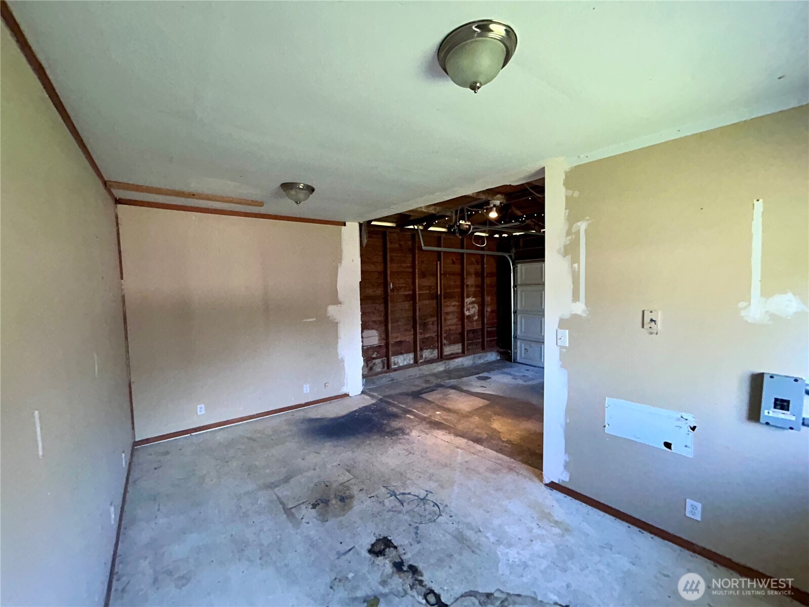2735 Locust Avenue W, University Place, WA 98466