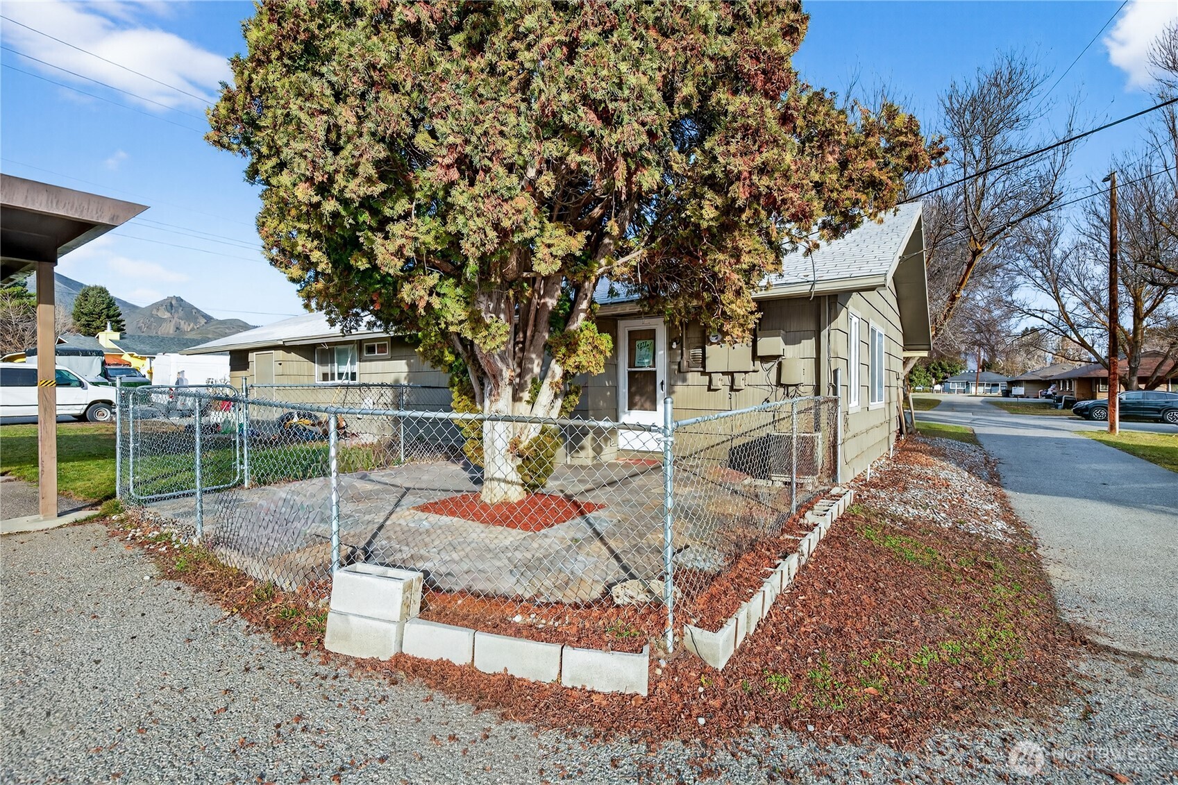 1261 & 1263 Montana Street , Wenatchee, WA 98801