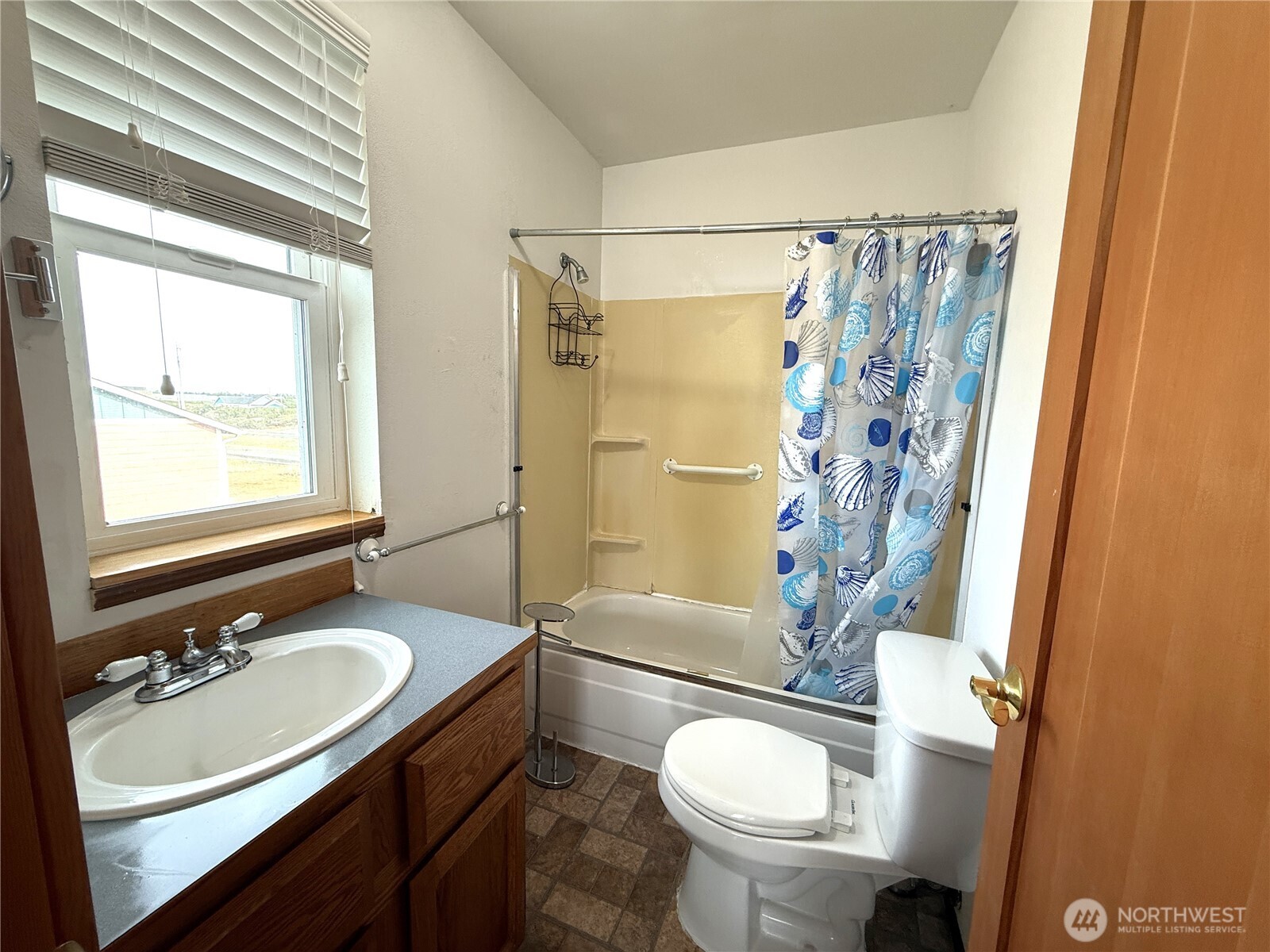 1083 Ocean Shores Boulevard SW, Ocean Shores, WA 98569