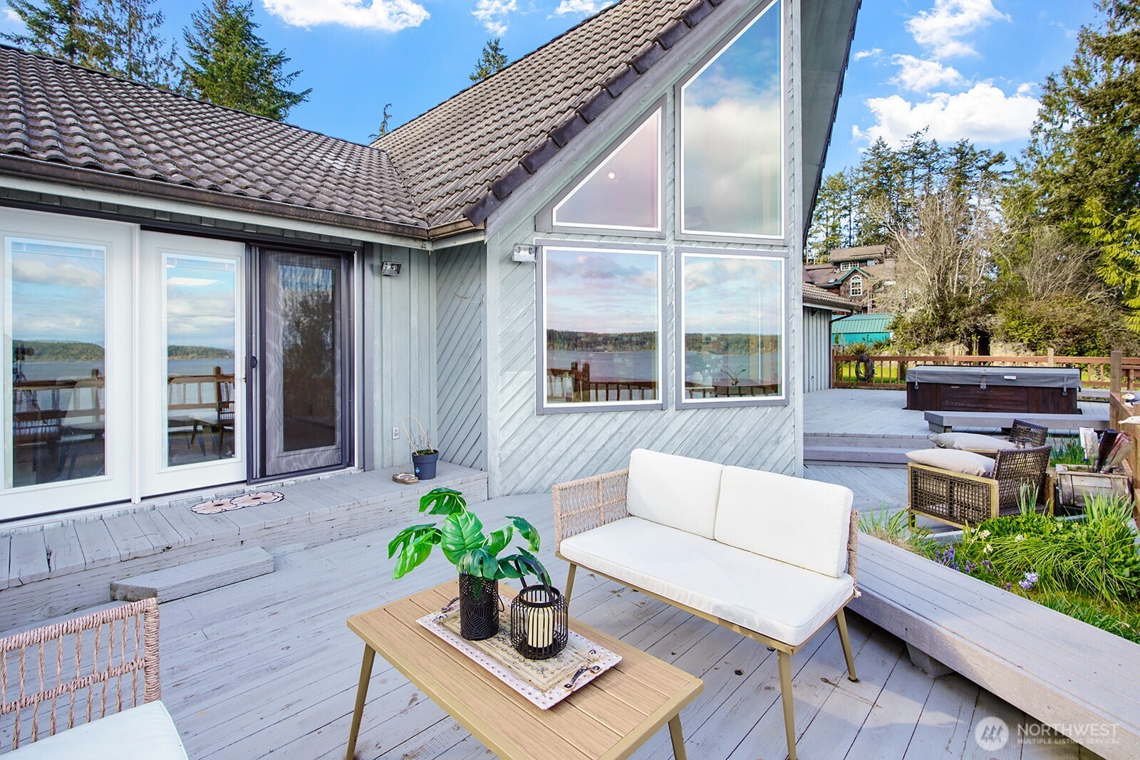 6819 Cliff Avenue SW, Longbranch, WA 98351