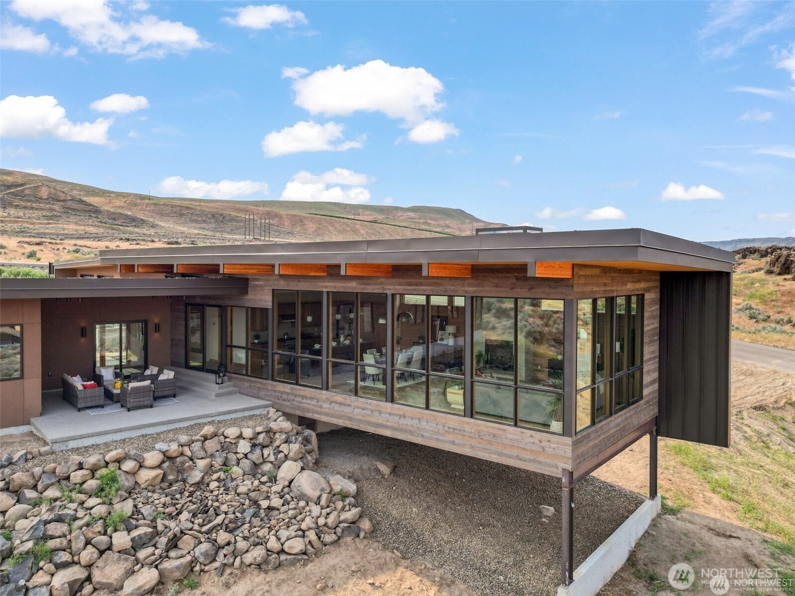 671 Ravens Home Lane , Malaga, WA 98828