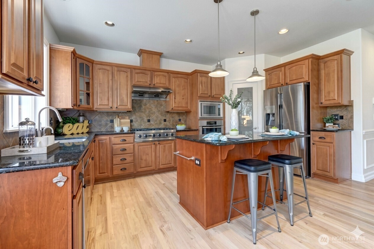 8032 124th Court NE, Kirkland, WA 98033-8043